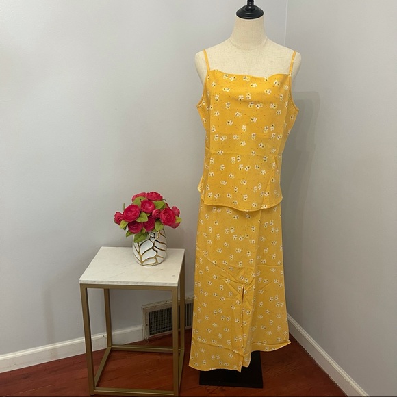 # Cute Matching Satin Top & Side Slit Skirt Set By MAUBY - Picture 5 of 15